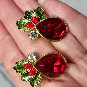 AVON 🎅 Holiday Earrings ~ New Condition